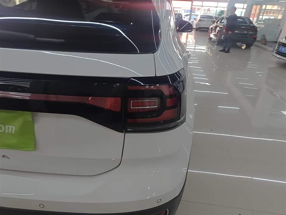 Volkswagen Exploring the shadow