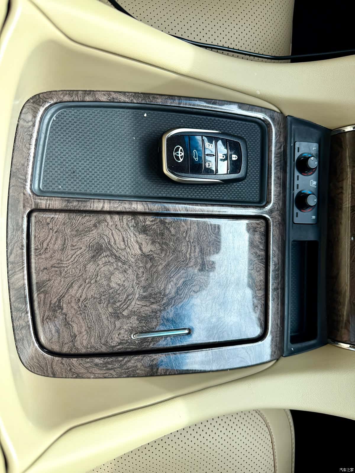 Toyota Vellfire, 2021 14