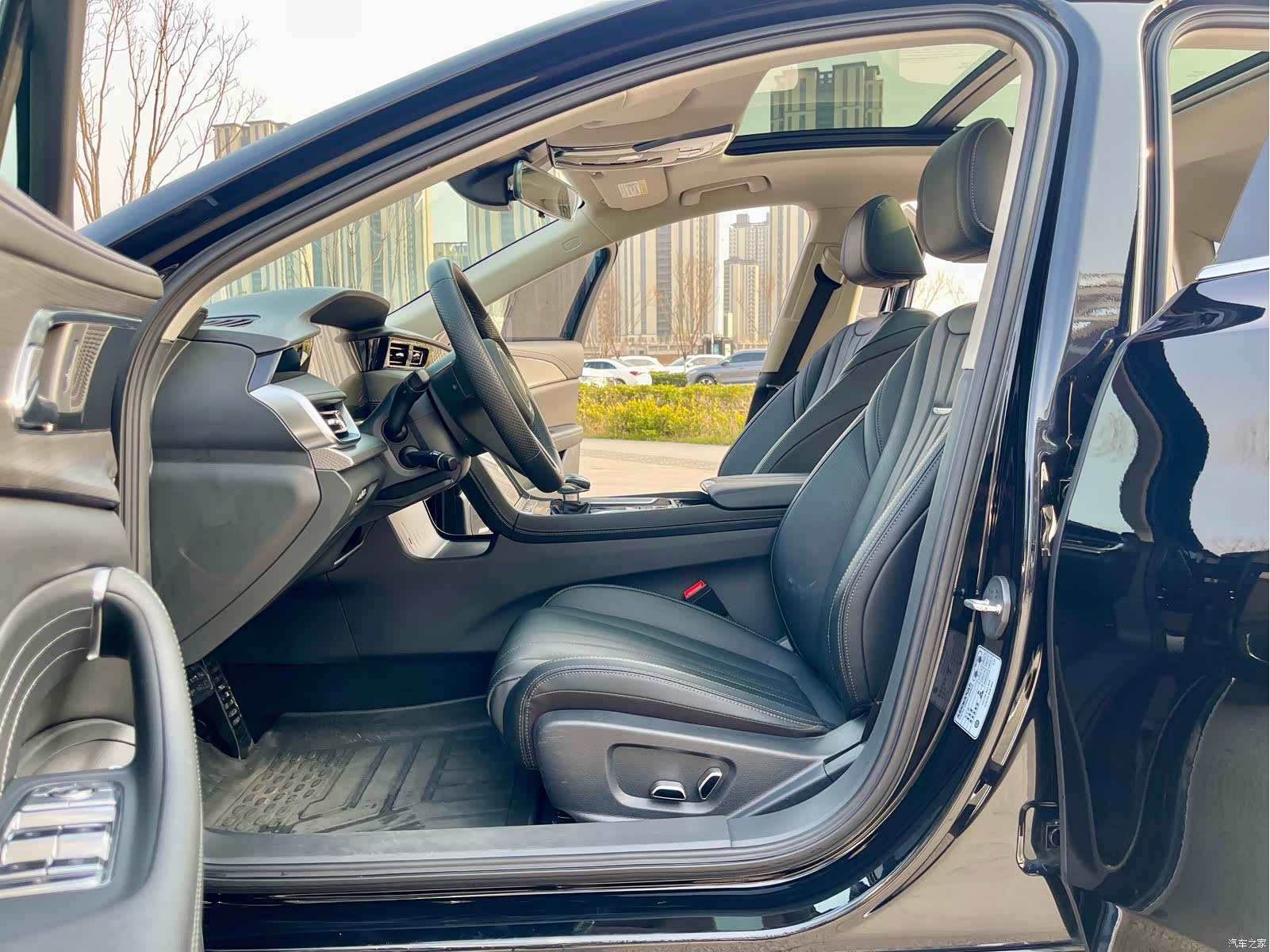 Hongqi H5, 2024 10