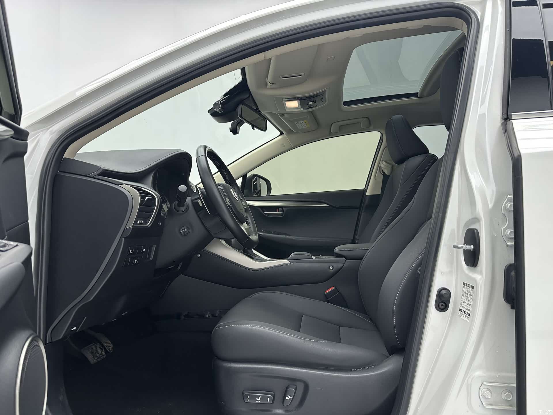Lexus NX, 2021 все фото