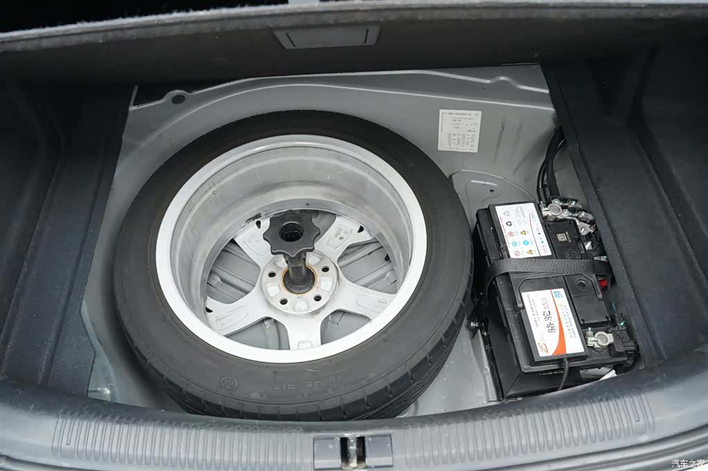 Audi A6L, 2011 24