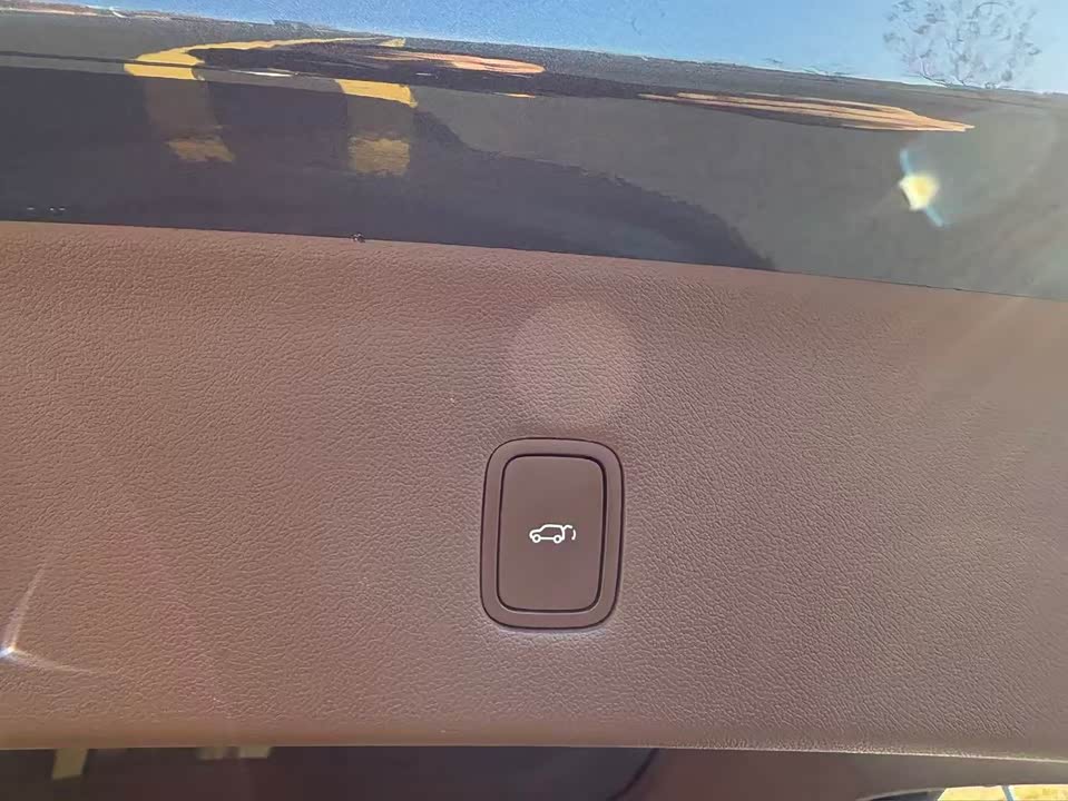 AITO Ask the world M9