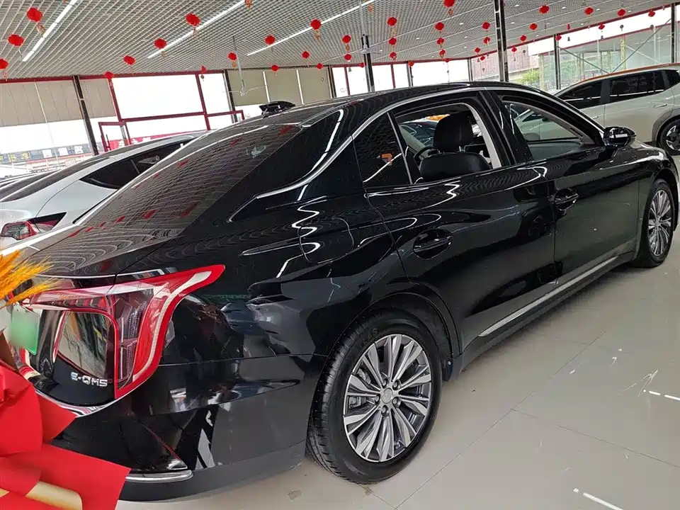 Hongqi E-QM5