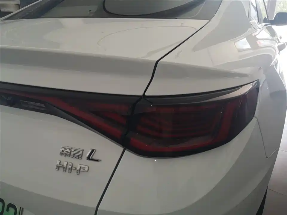 Geely Emgrand L HiP Geely Emgrand L HiP
