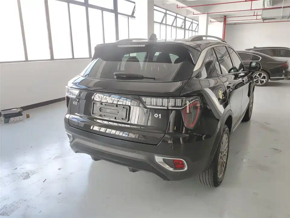 Lynk & Co 01