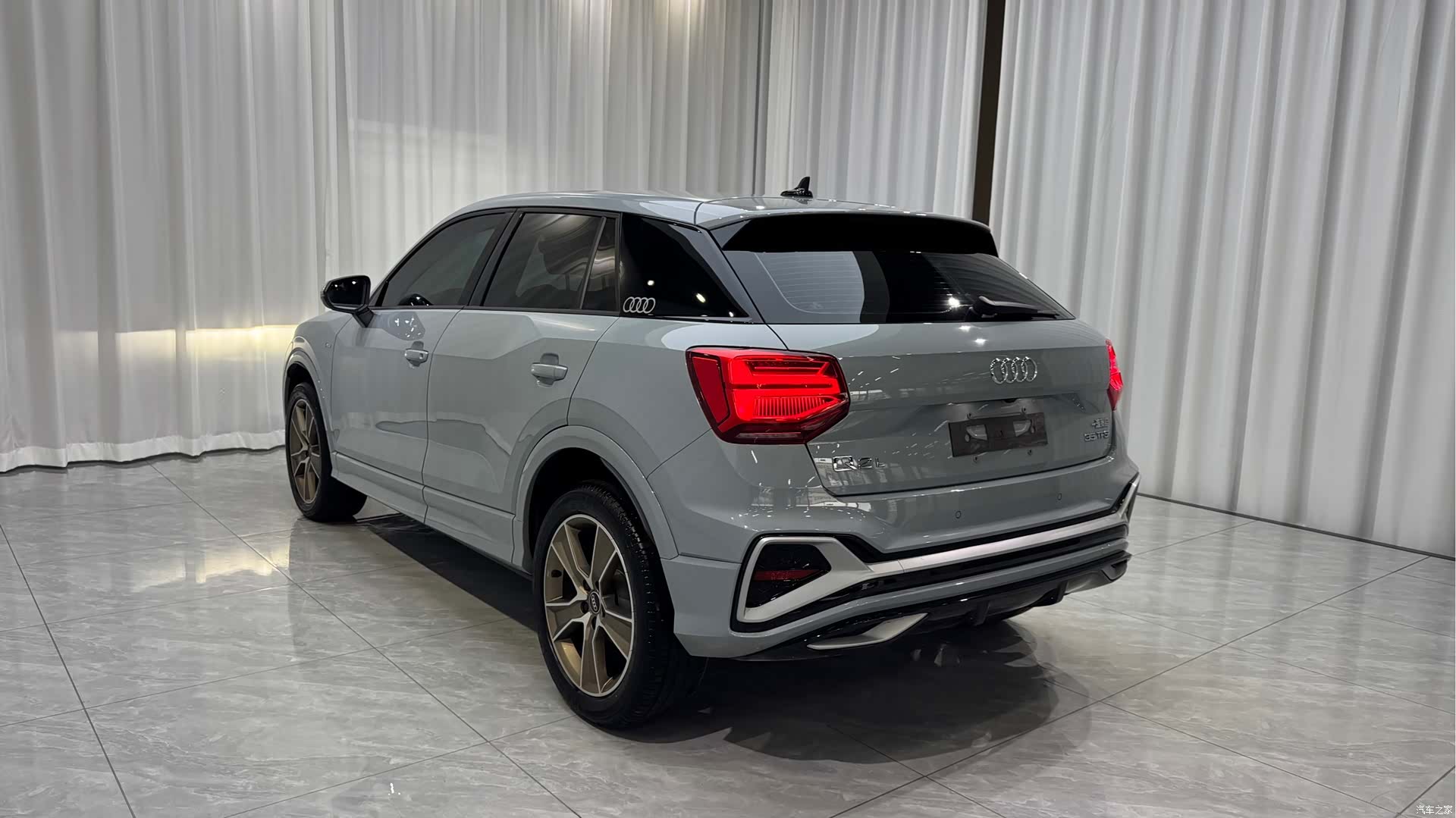 Audi Q2L, 2023 4