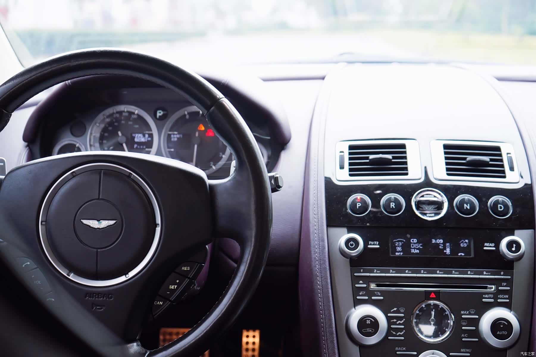 Aston Martin Rapide, 2012 11