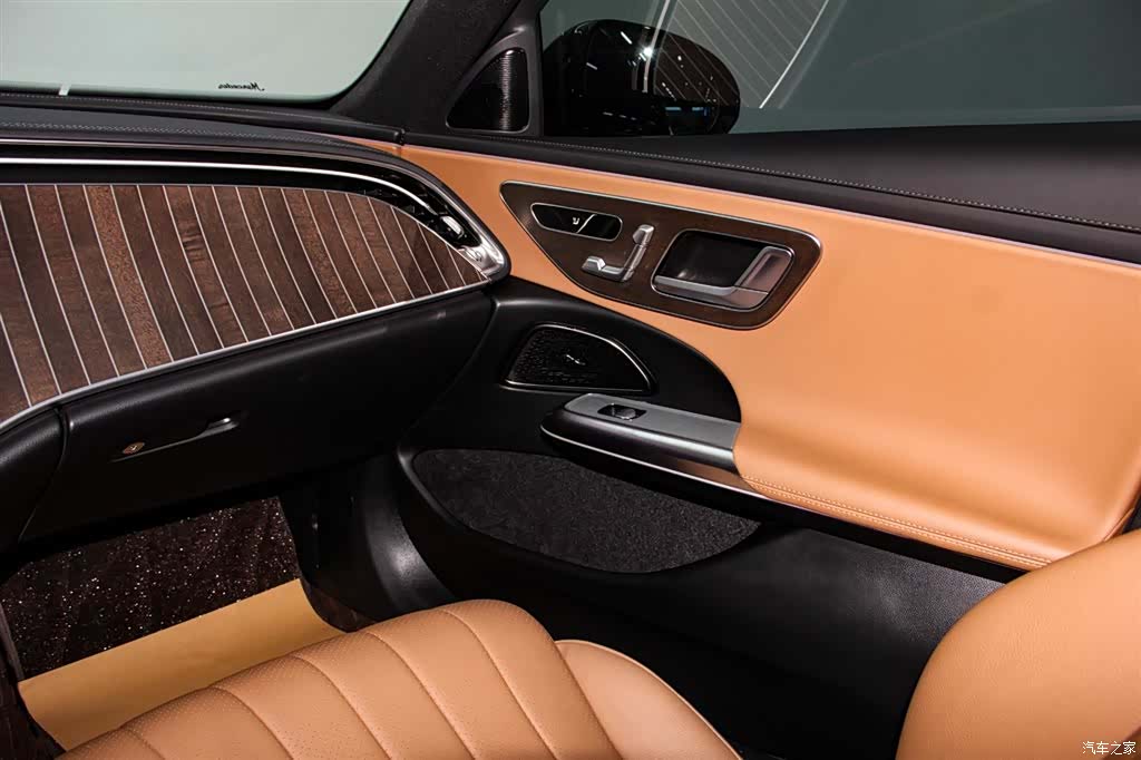 Mercedes-Benz E-Class, 2024 29
