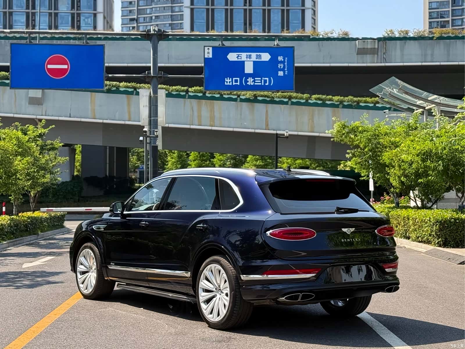 Bentley Bentayga, 2025 9