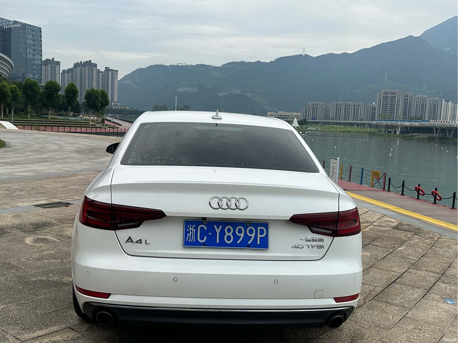 Audi A4L, 2018 все фото