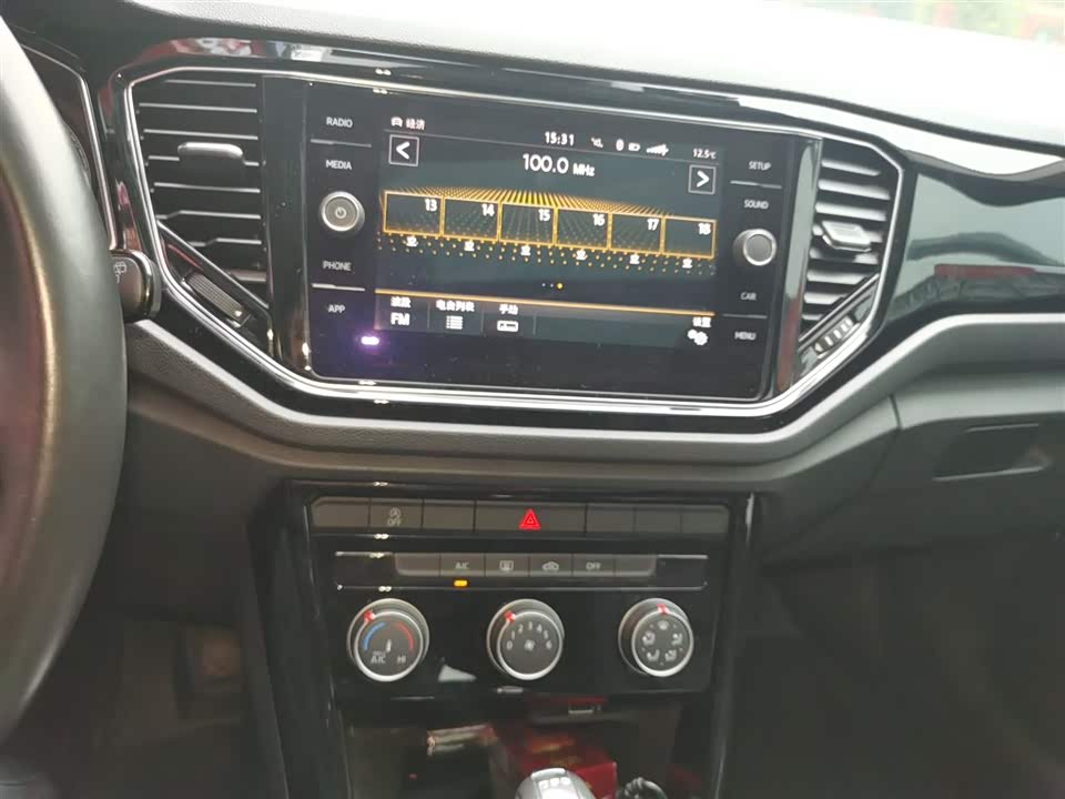 Volkswagen T-ROC exploring Songs