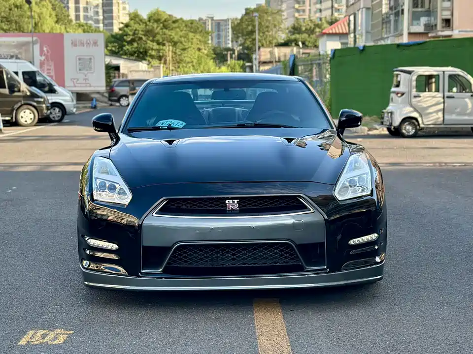 Nissan GT-R