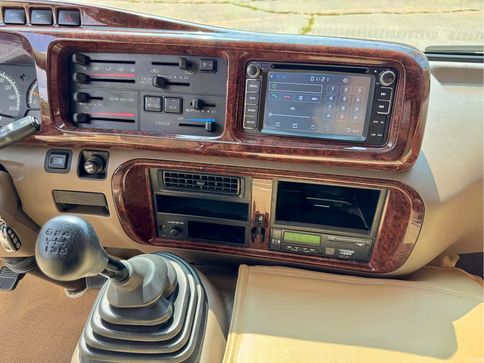 Toyota Coaster, 2018 13