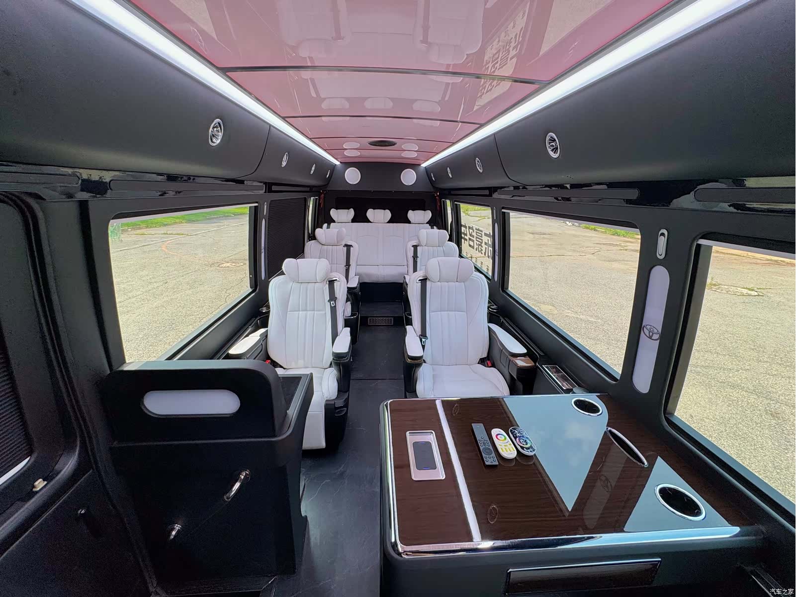 Toyota Coaster, 2018 14