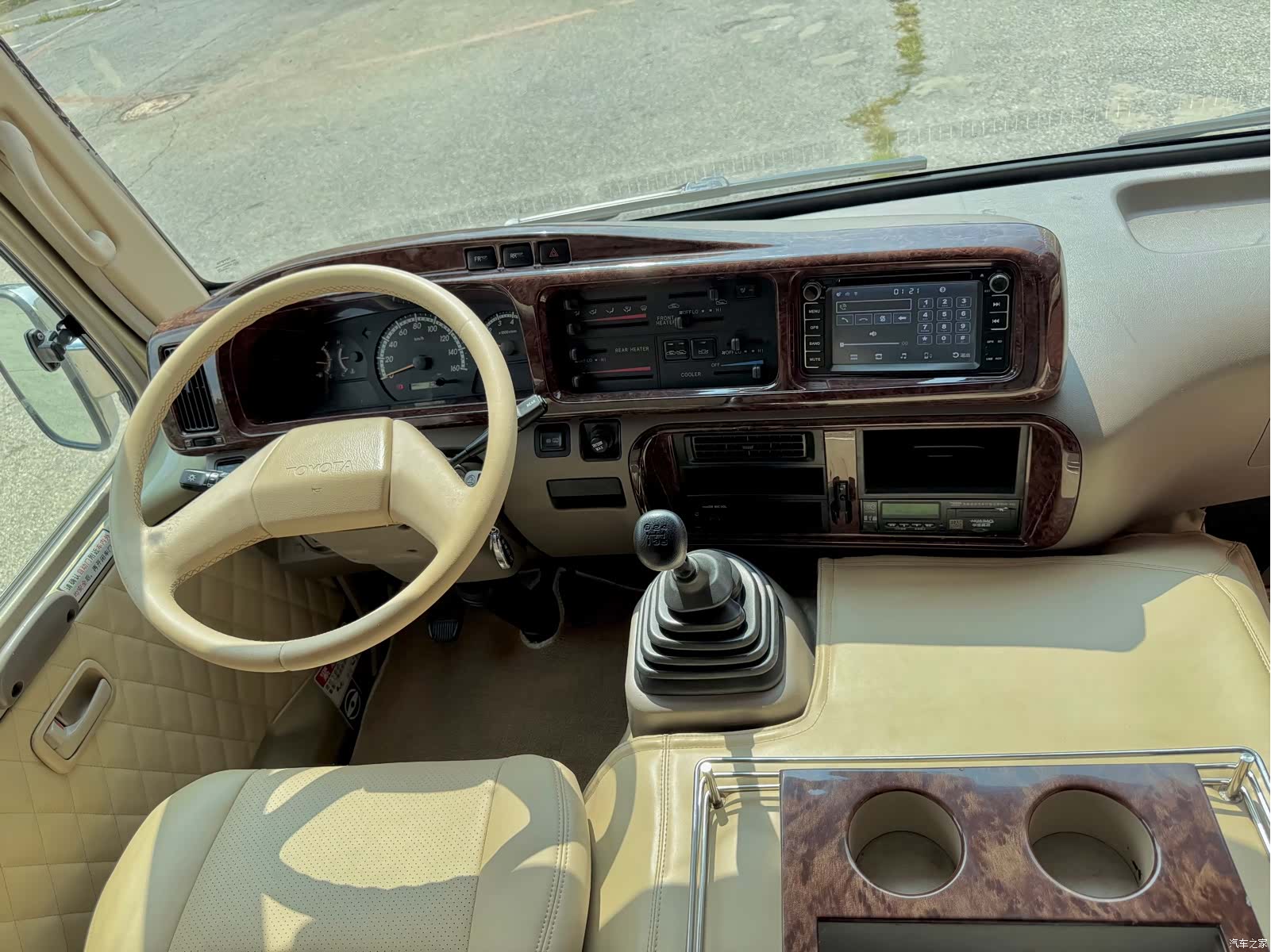Toyota Coaster, 2018 12