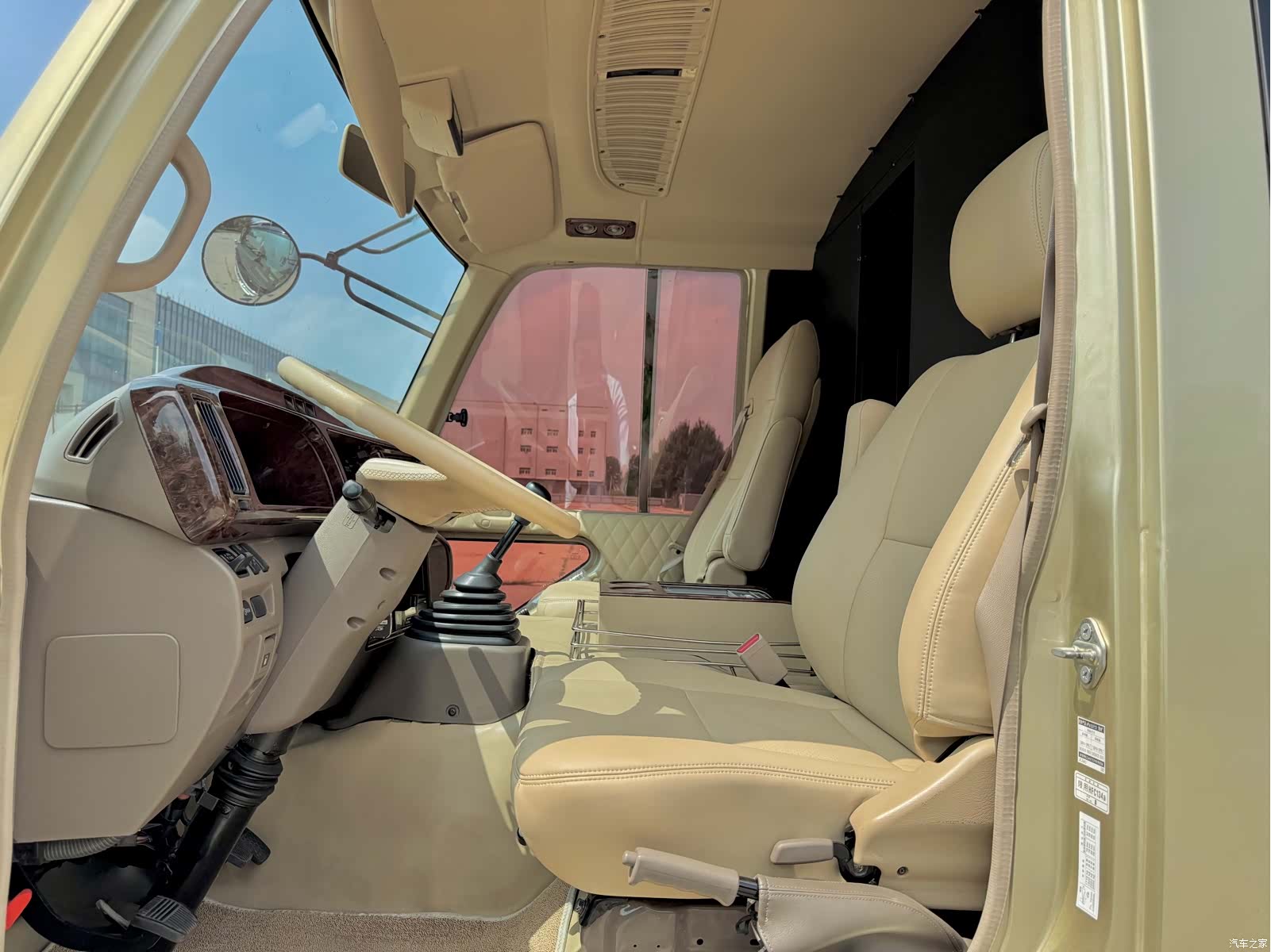 Toyota Coaster, 2018 10