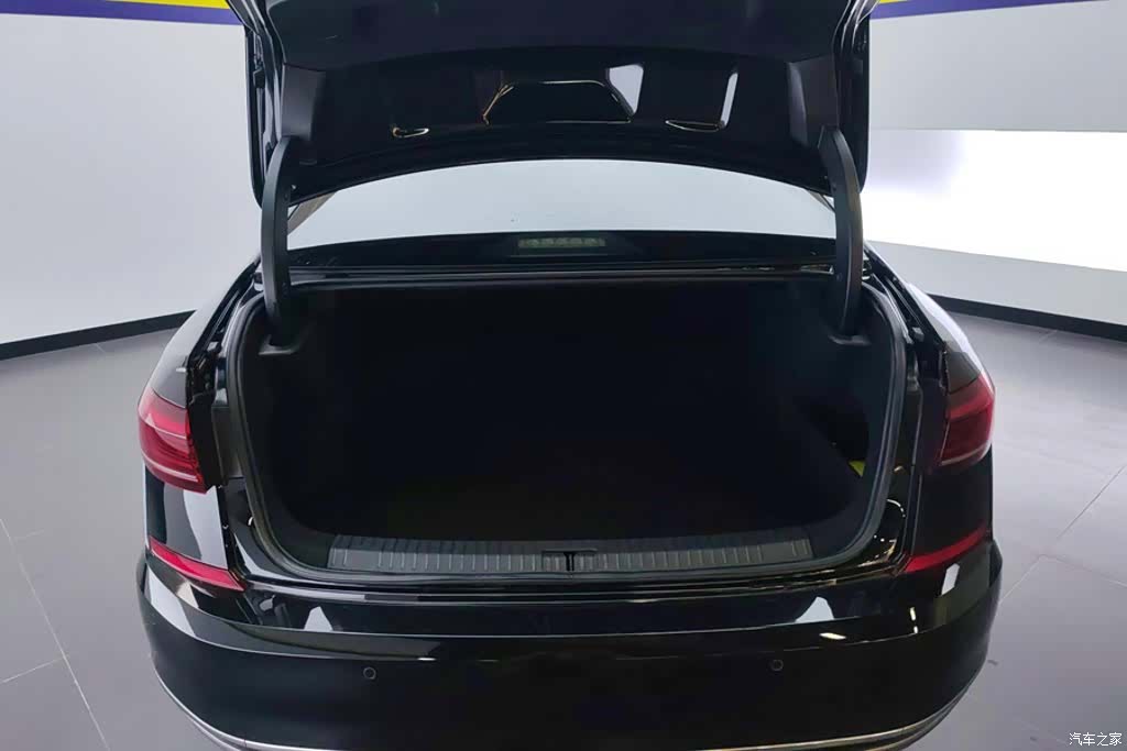 Volkswagen Passat, 2022 4