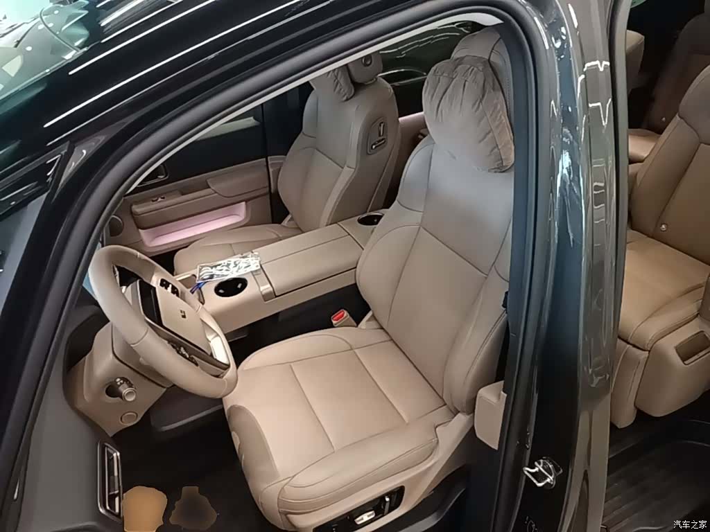 Li Auto MEGA, 2025 15