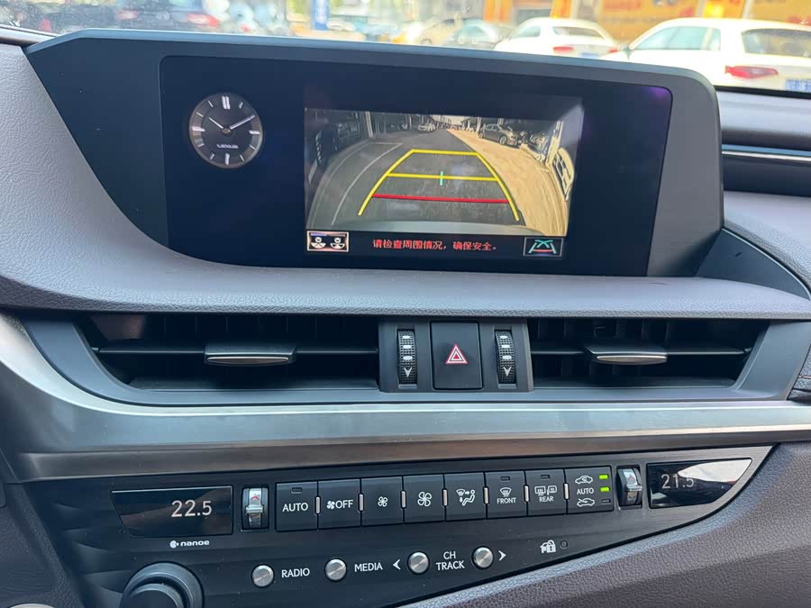 Lexus ES 2020, фото 21
