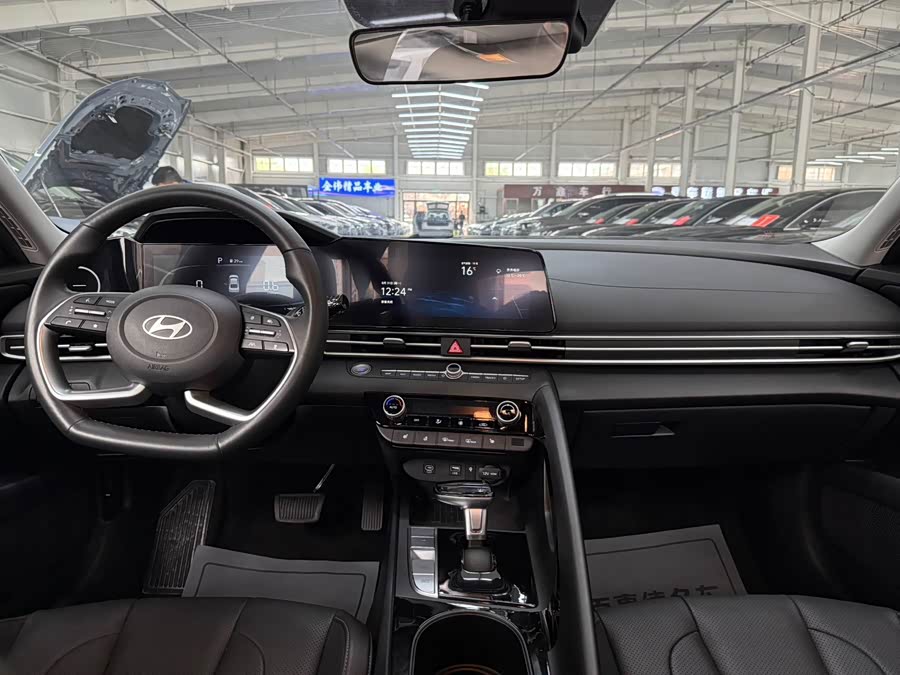 Hyundai Elantra 2023, фото 5