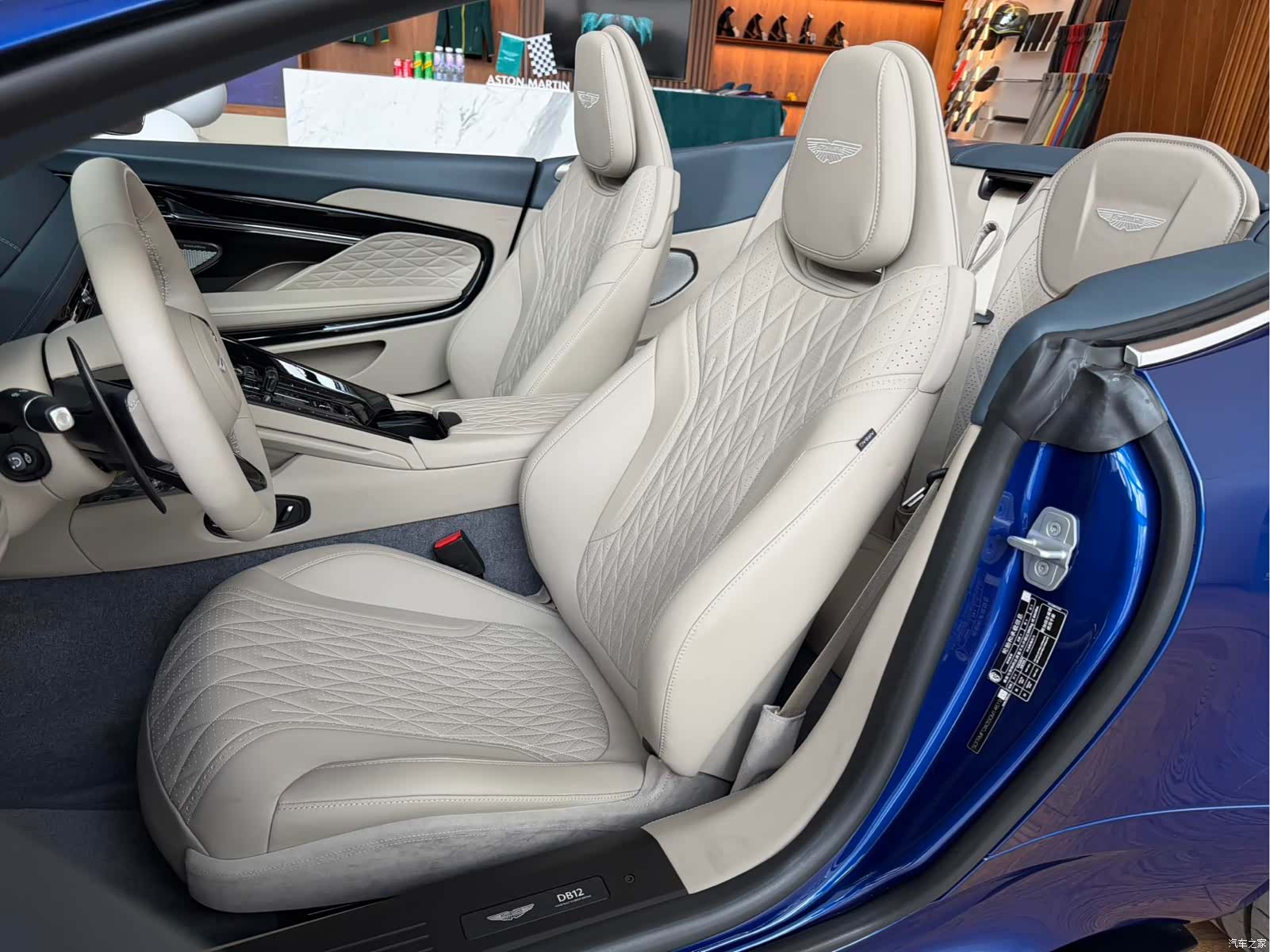 Aston Martin DB12, 1900 все фото