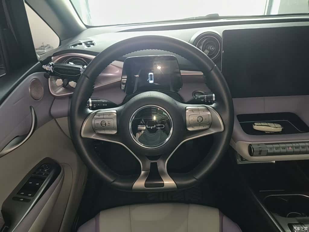 BYD Dolphin, 2022 11