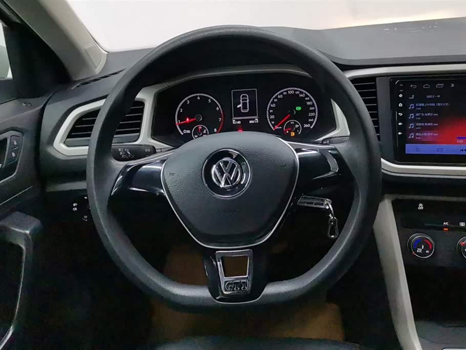 Volkswagen T-ROC exploring Songs