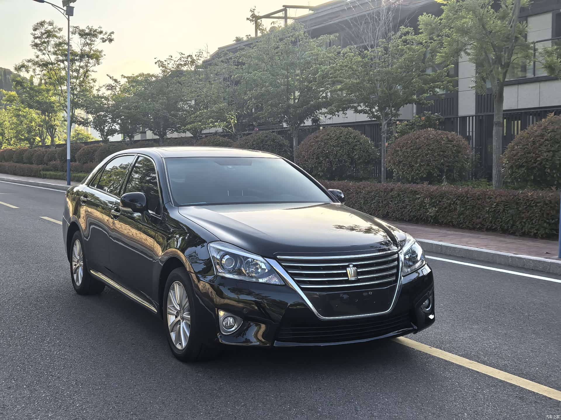 Toyota Crown, 2013 3