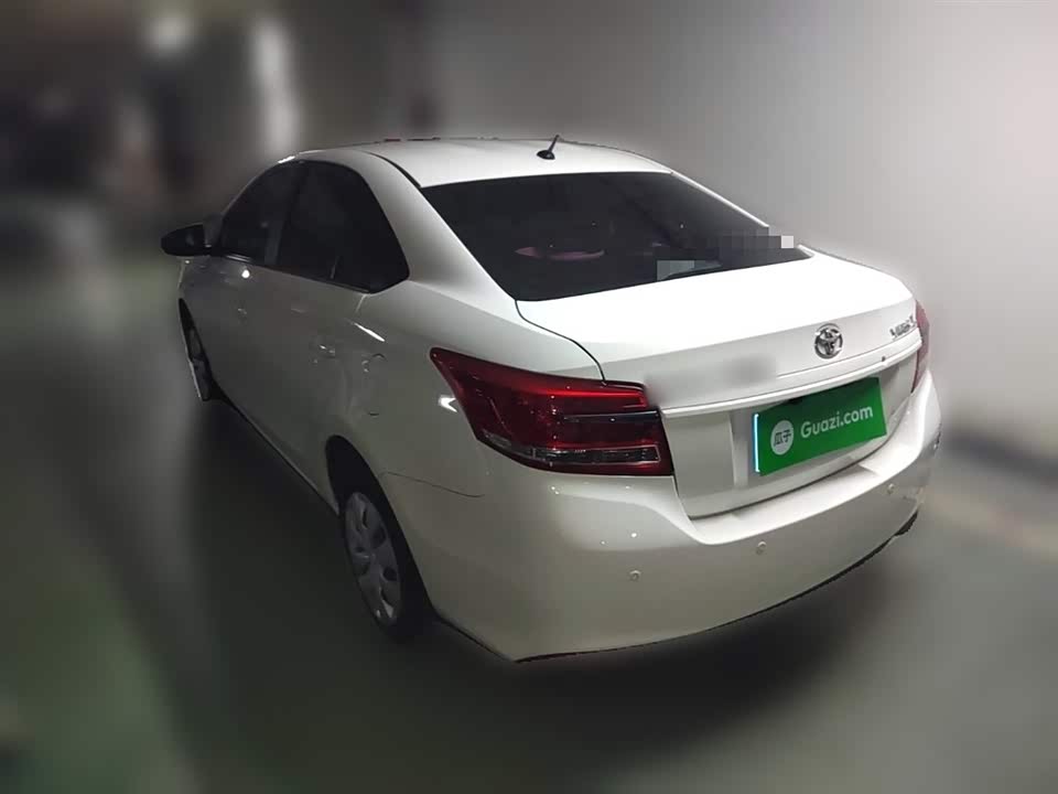 Toyota YARiS L to enjoy