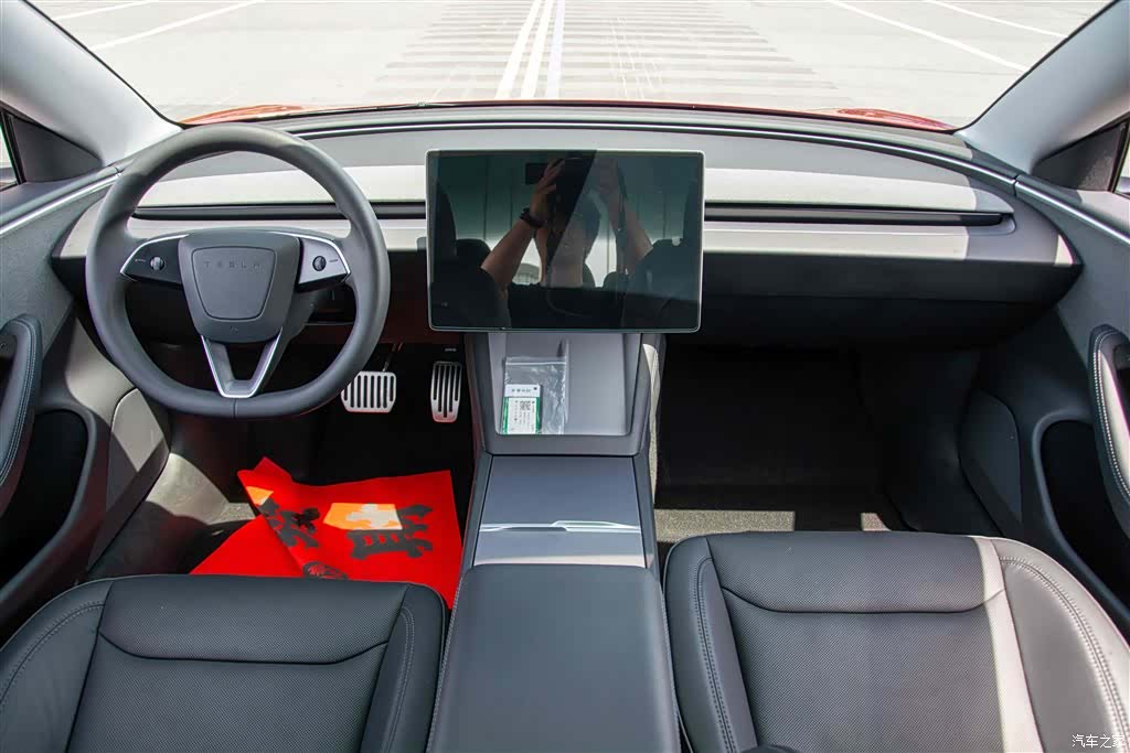 Tesla Model 3, 2024 16