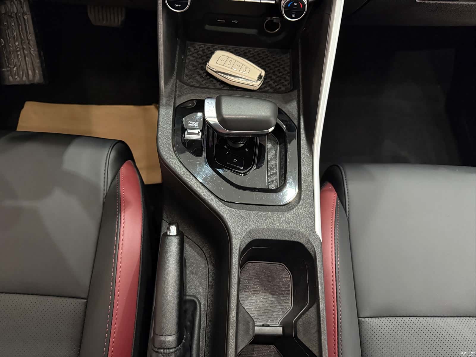 Geely Coolray, 2023 15