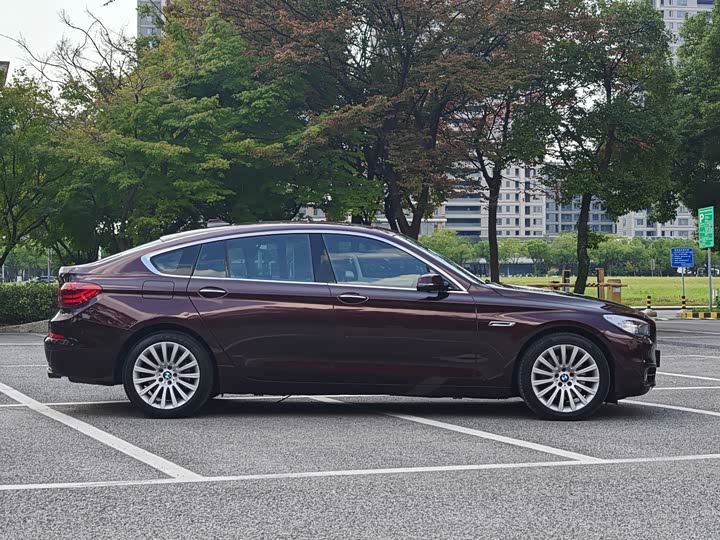 BMW 5 Series GT 2015 535i Leading