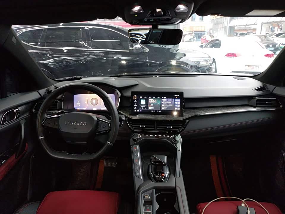 Lynk & Co 06