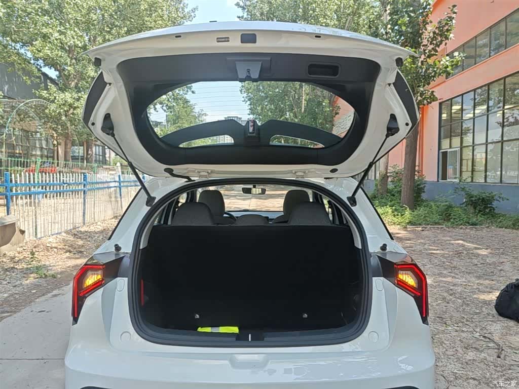 Geely E, 2024 19