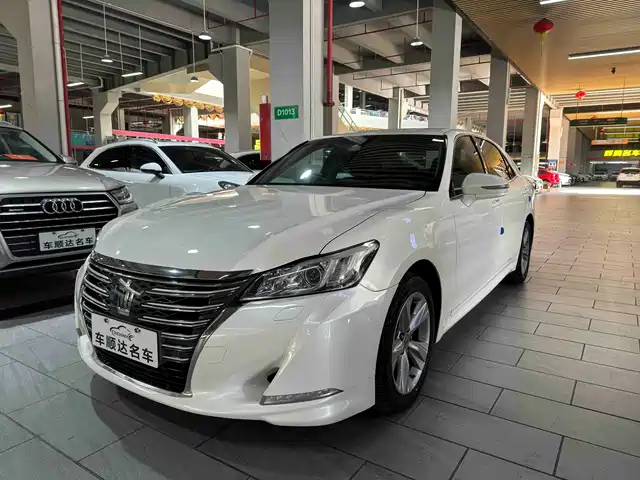 Toyota Crown 2016 — купить из Китая под заказ