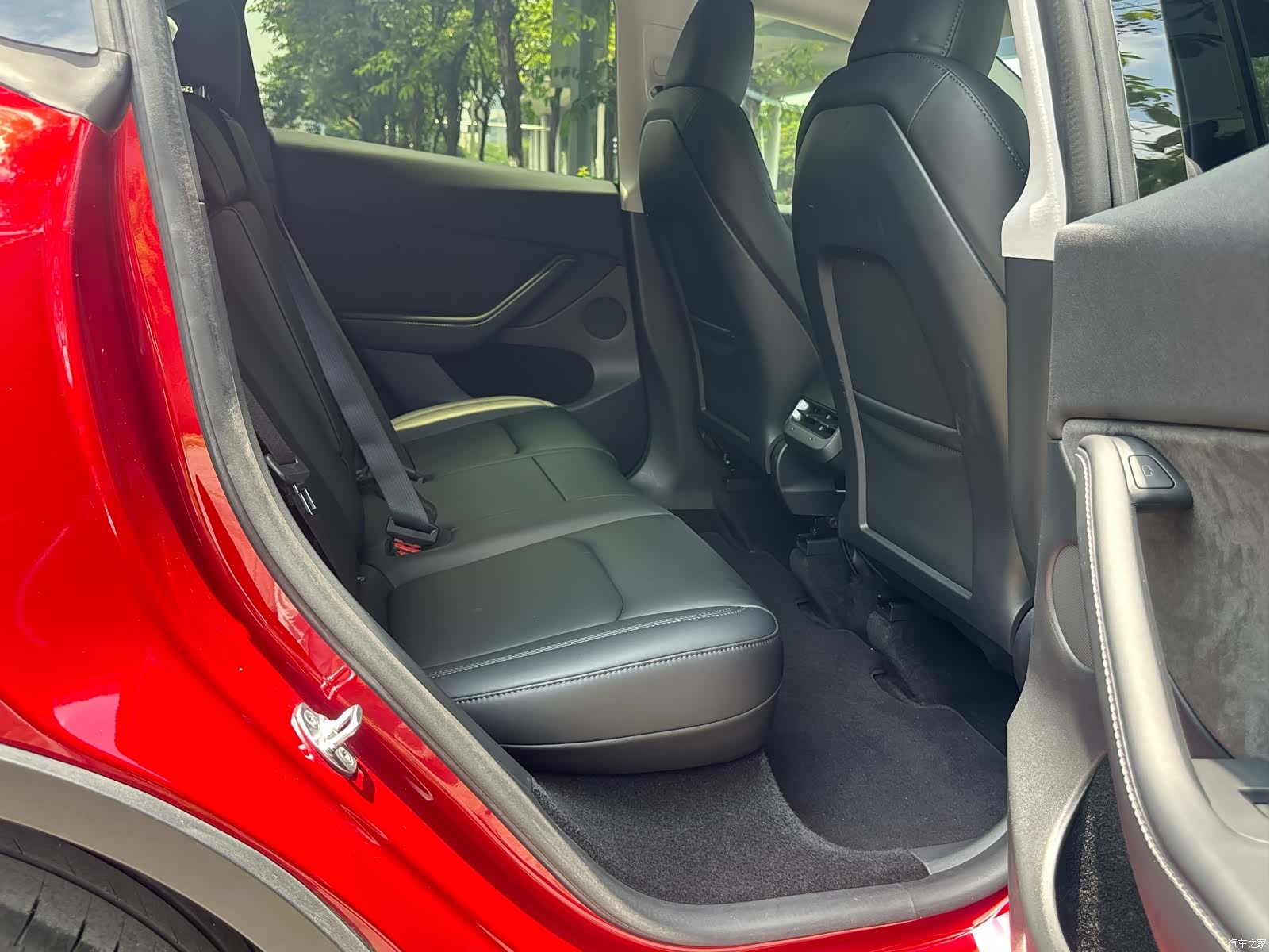 Tesla Model Y, 2024 11