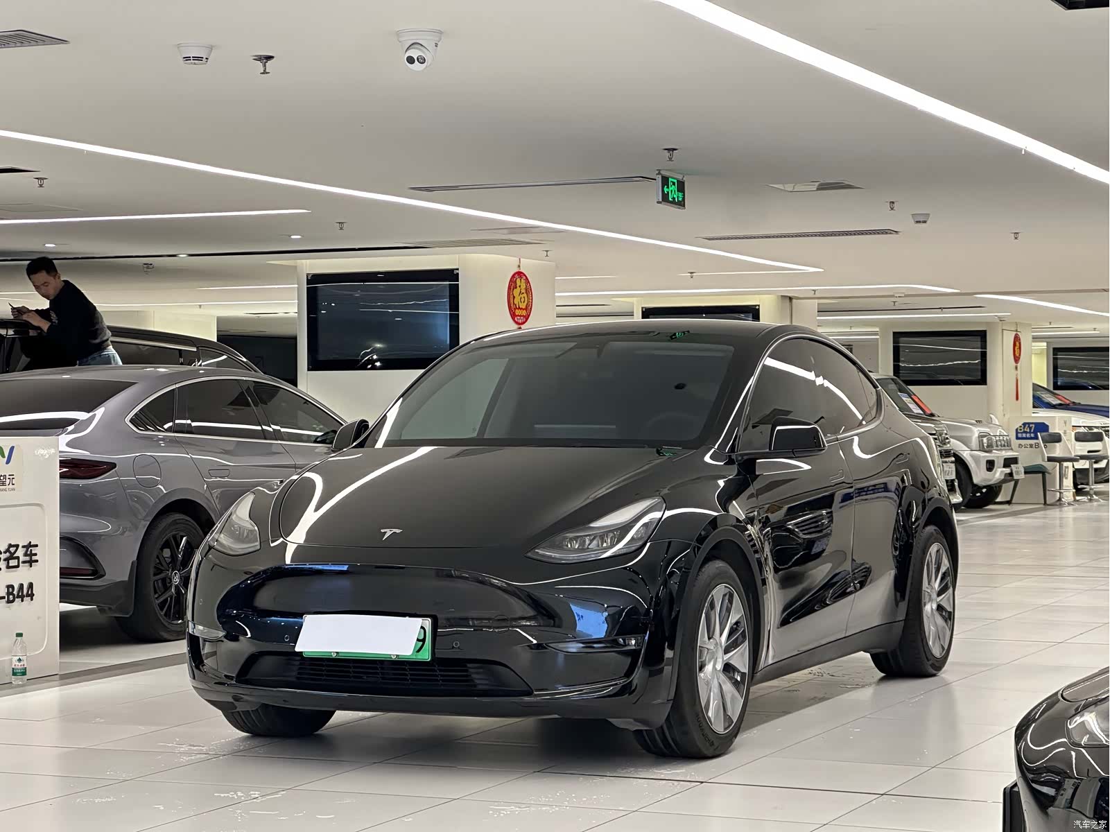 Tesla Model Y, 2023 1