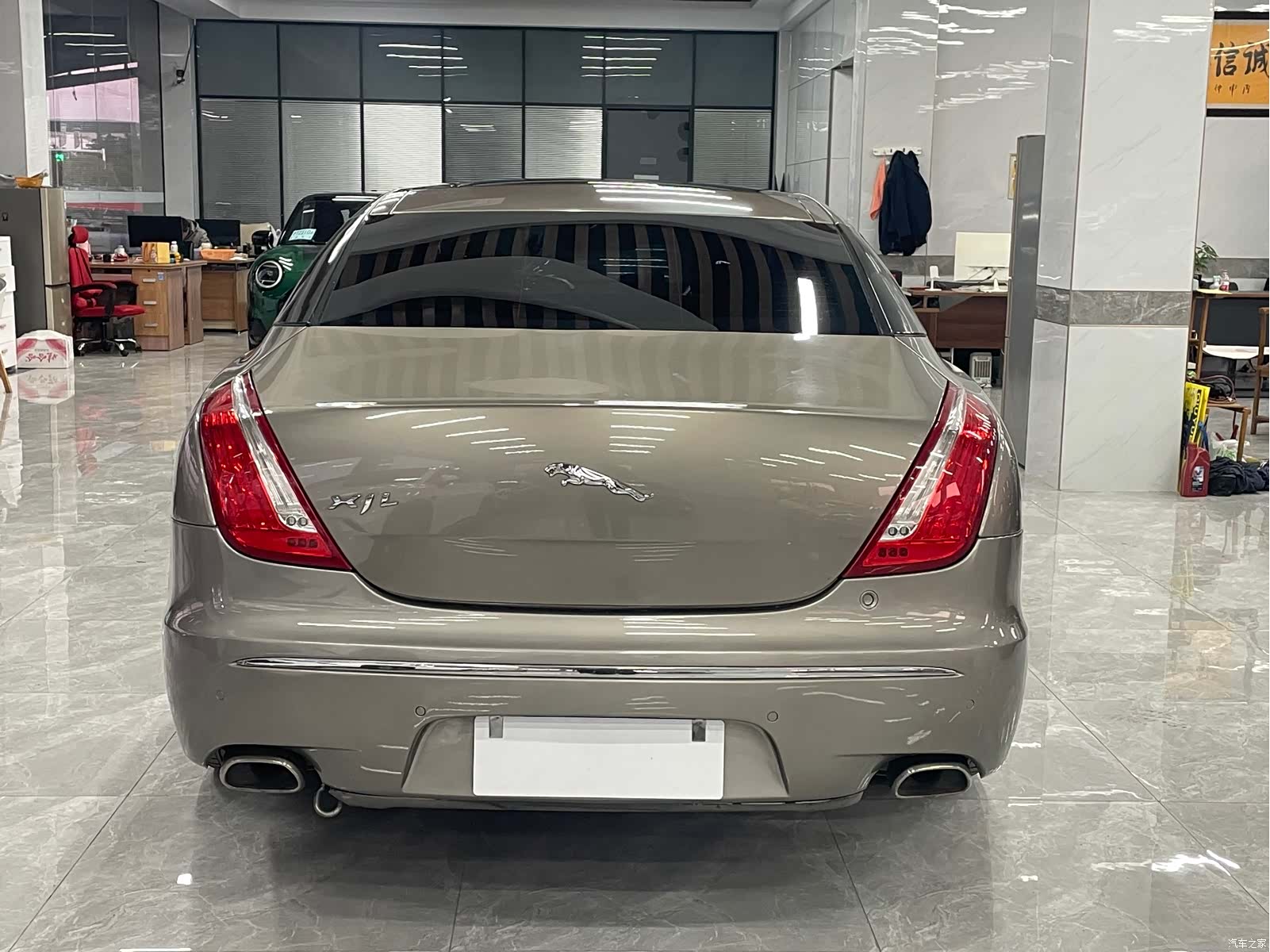 Jaguar XJ, 2012 все фото