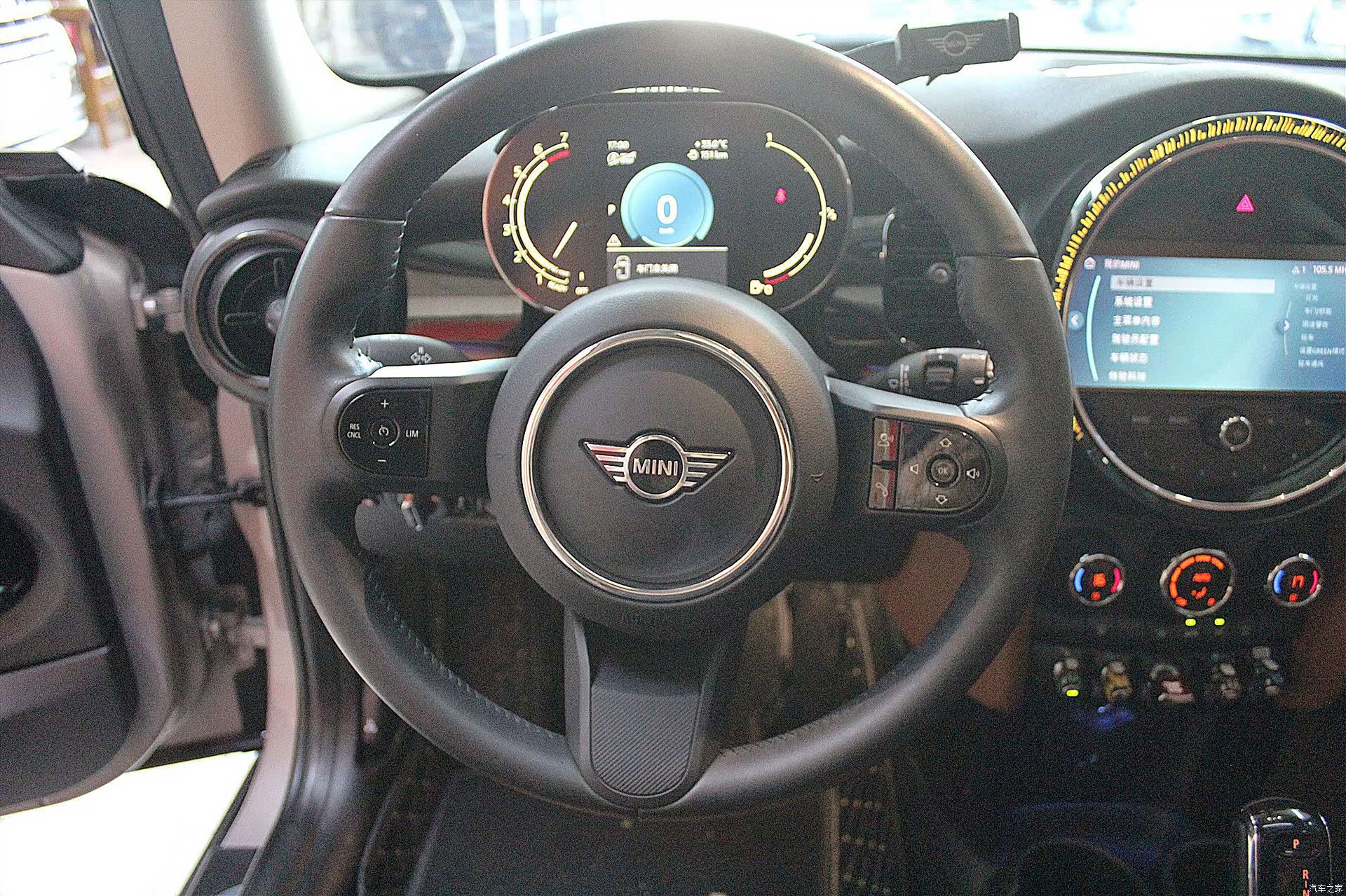 Mini Cooper, 2024 11