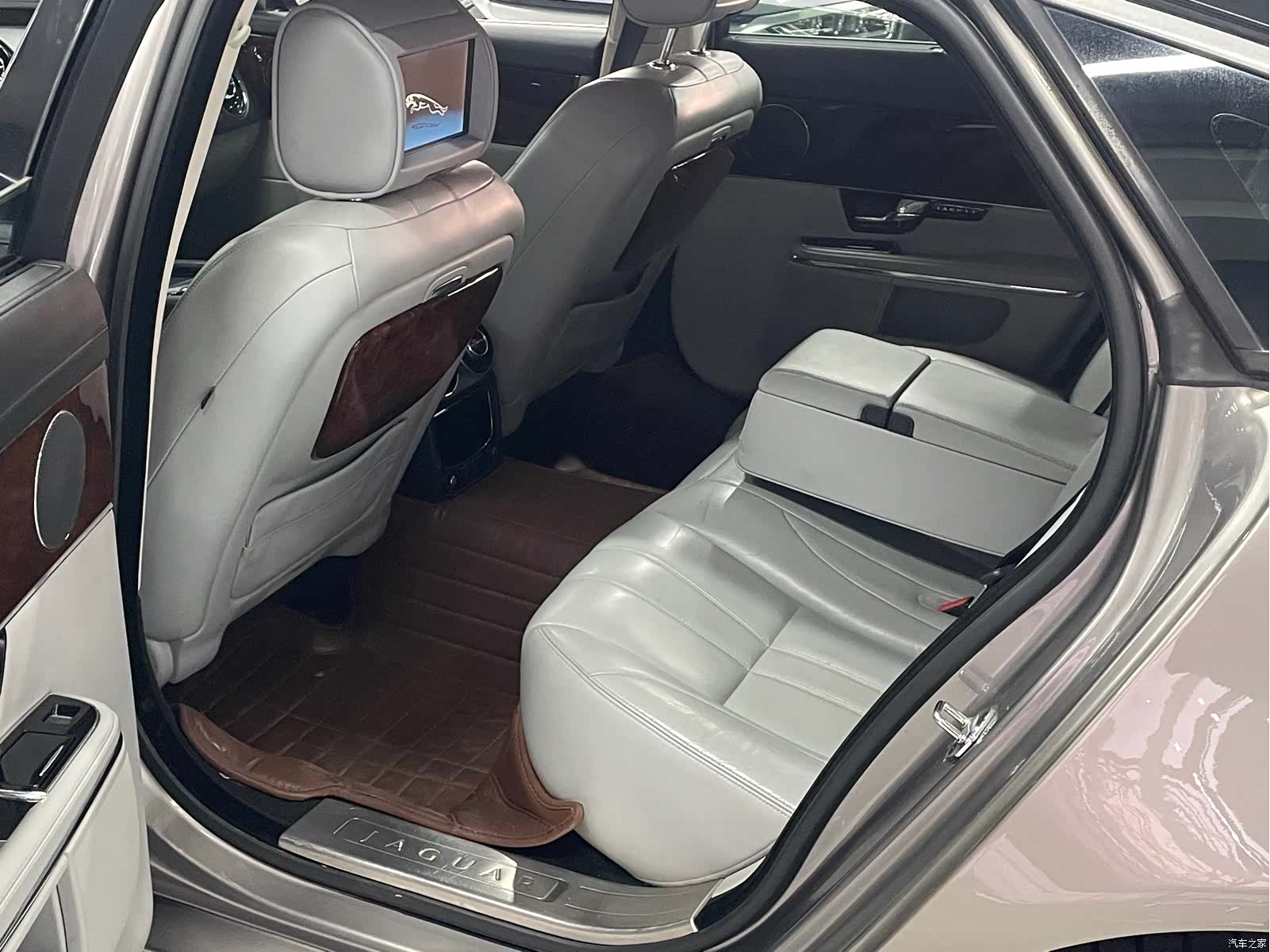 Jaguar XJ, 2012 8