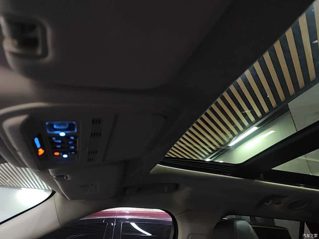 Ford Explorer, 2021 18