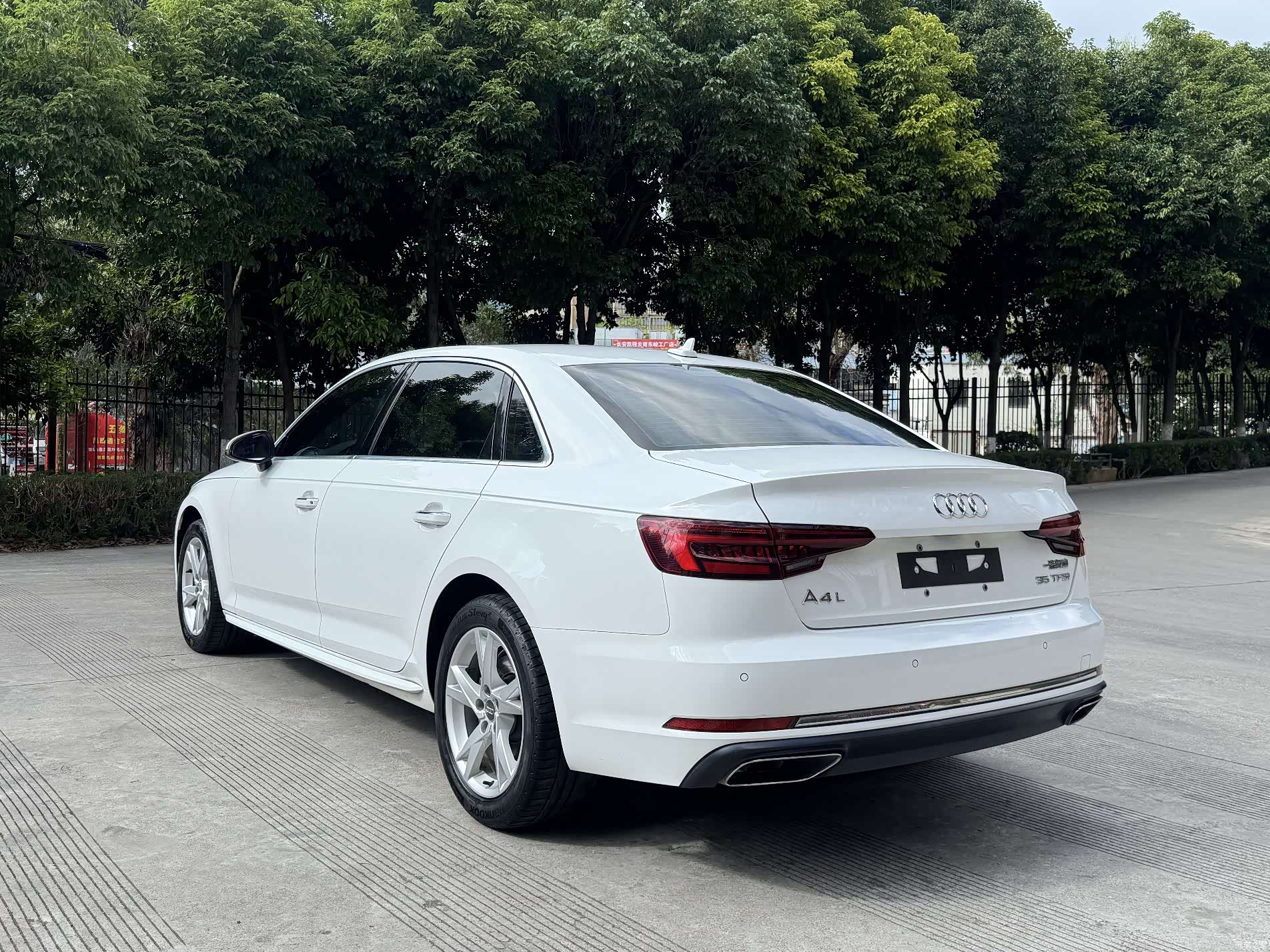 Audi A4L, 2019 7