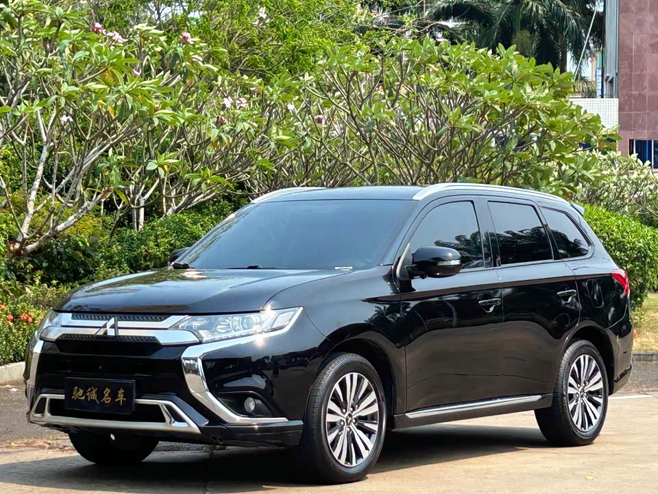 Mitsubishi Outlander Mitsubishi Outlander