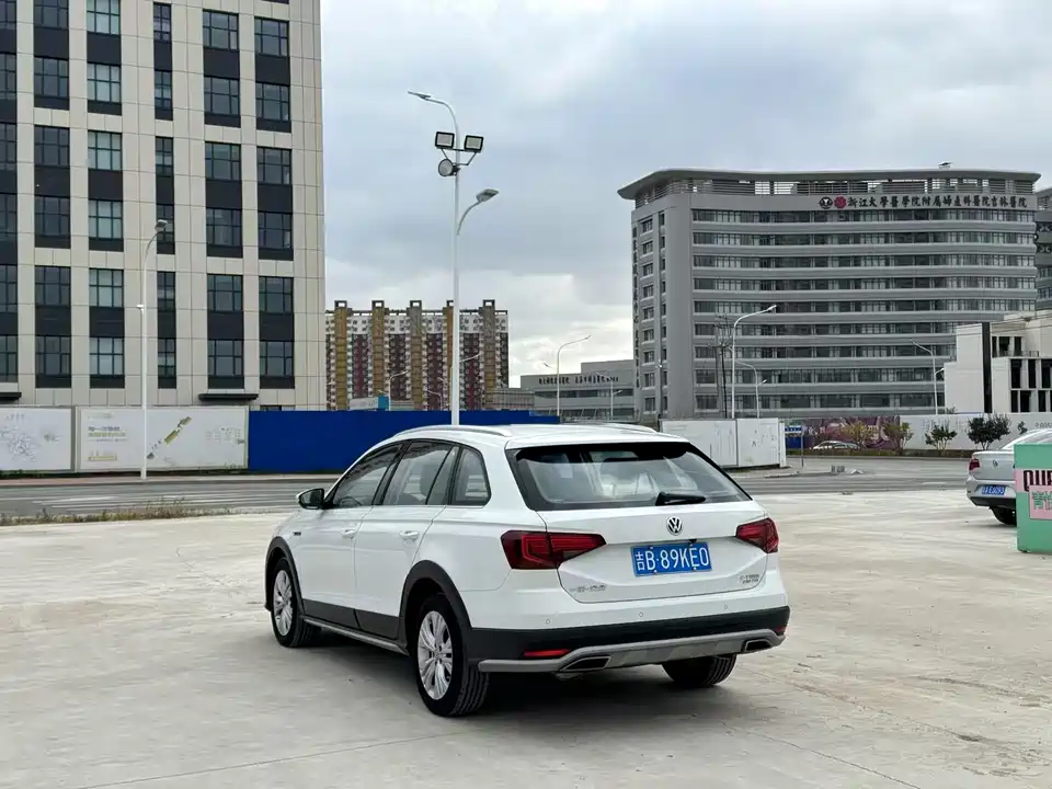 Volkswagen C-TREK Wei Collar