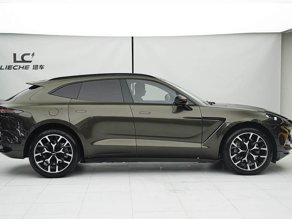 Aston Martin DBX Aston Martin DBX