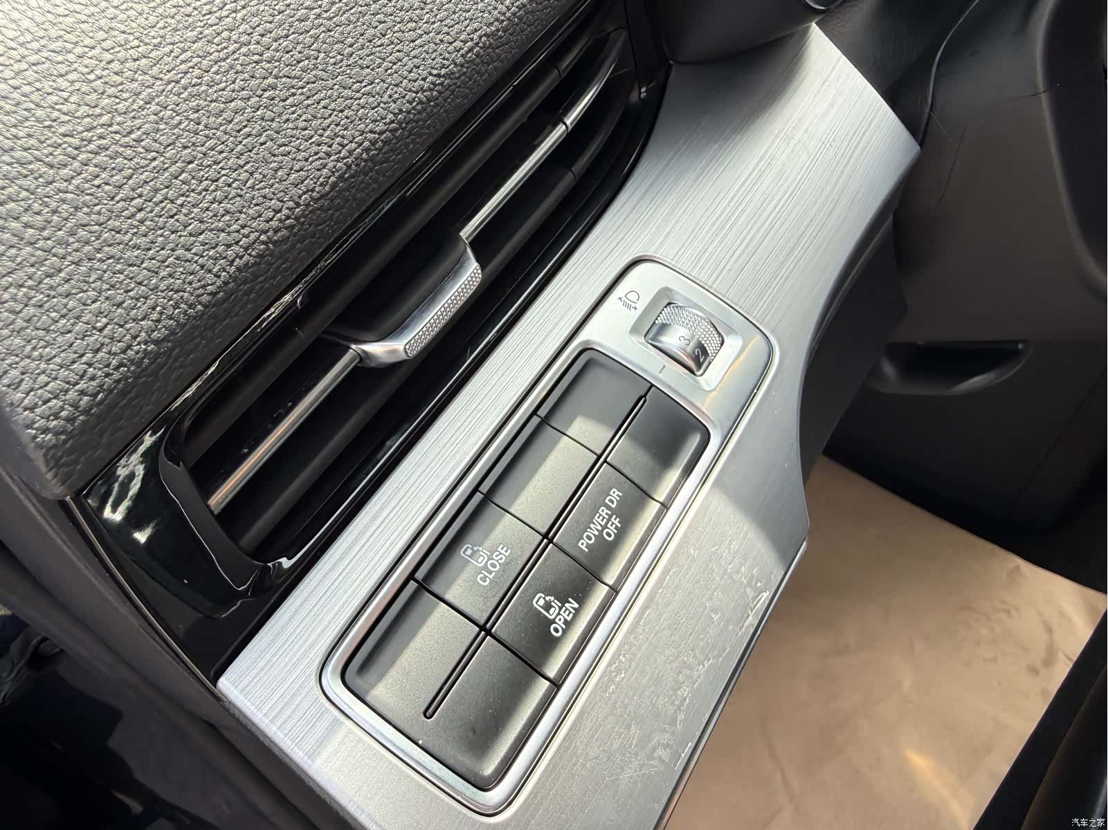 Roewe iMAX8, 2023 16
