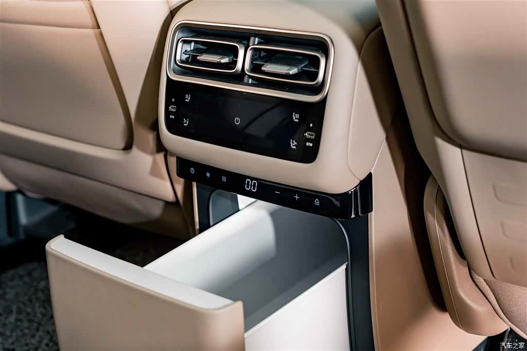 Li Auto i6, 2025 22