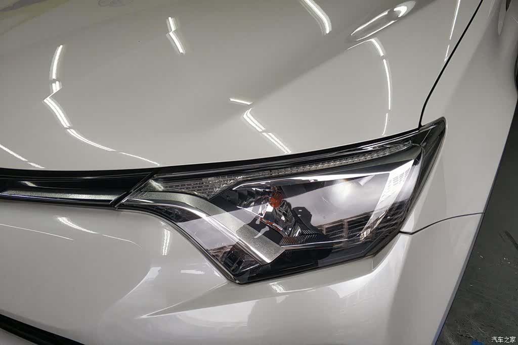 Toyota RAV4, 2018 все фото