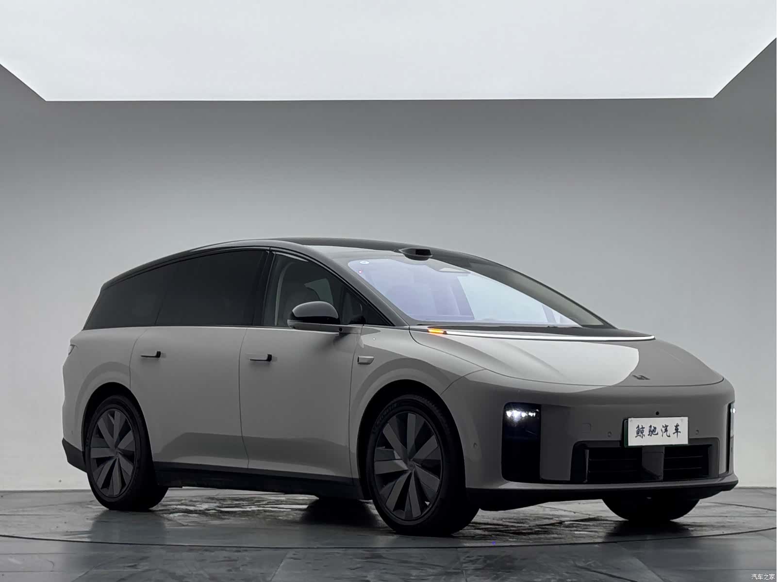 Li Auto i8, 2026 3