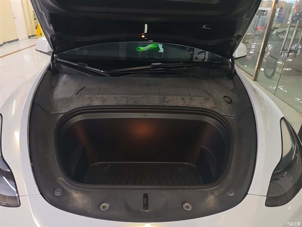 Tesla Model Y, 2024 20